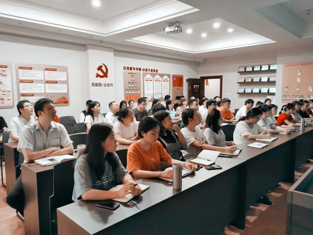 热烈庆祝建党99周年，乐竞官网-乐竞(中国)一站式体育服务
组织全体骨干召开“不忘初心、牢记使命”主题教育活动